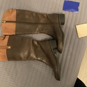 Gently used zip up boots very good condition